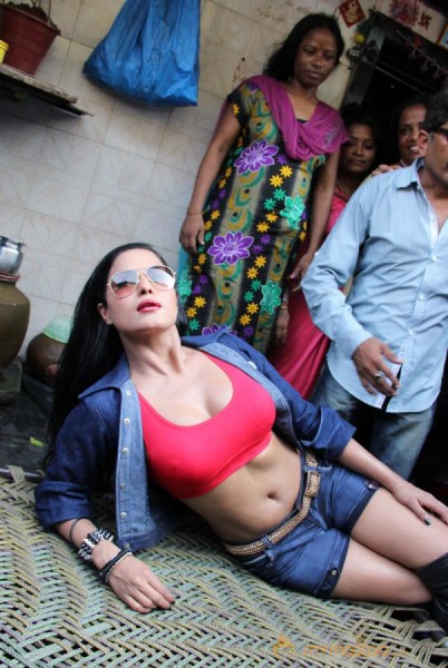 Veena Malik Promoting Their Movie Zindagi 50-50 
