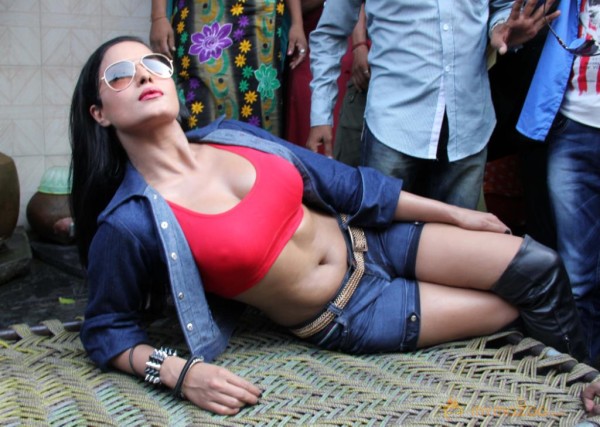 Veena Malik Promoting Their Movie Zindagi 50-50 