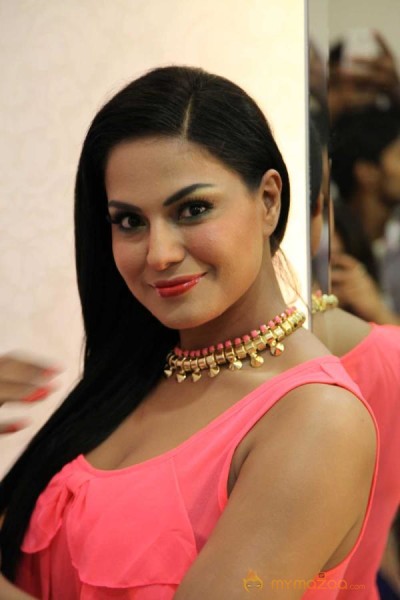 Veena Malik Rocks Kolkata The City Of Joy Event 