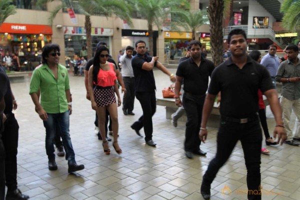 Veena Malik Rocks Kolkata The City Of Joy Event 