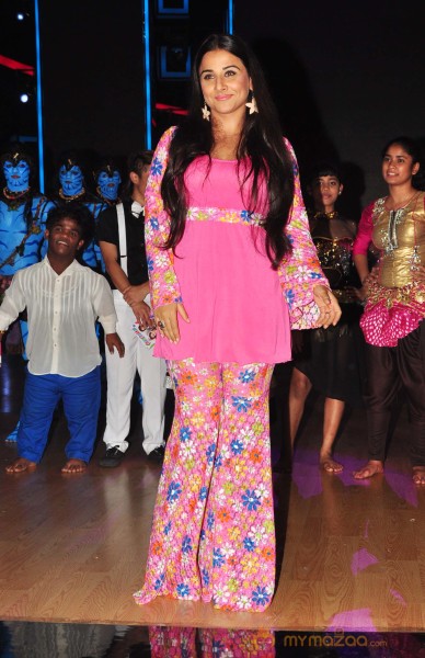 Vidya Balan & Emraan At India's Dancing Superstar 