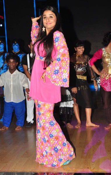 Vidya Balan & Emraan At India's Dancing Superstar 
