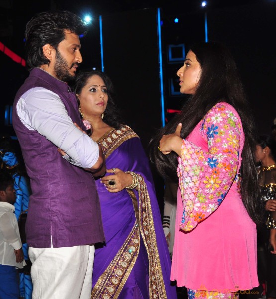 Vidya Balan & Emraan At India's Dancing Superstar 