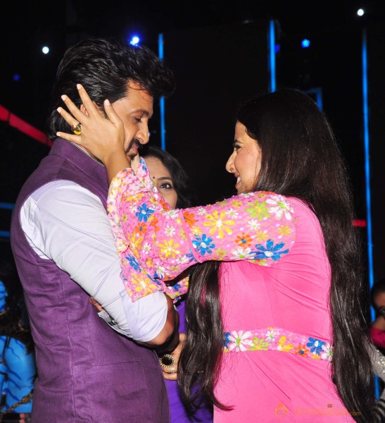Vidya Balan & Emraan At India's Dancing Superstar 