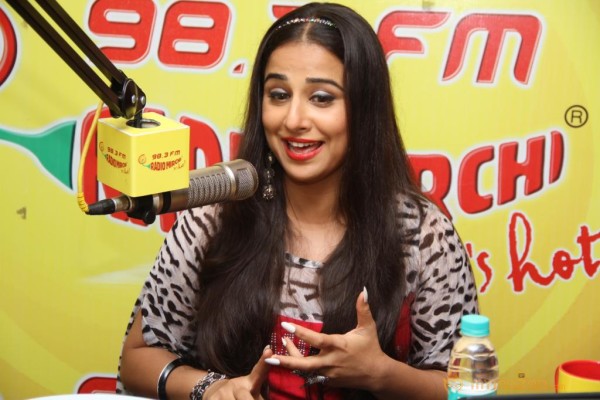  Vidya Balan & Emraan At Radio Mirchi studio  