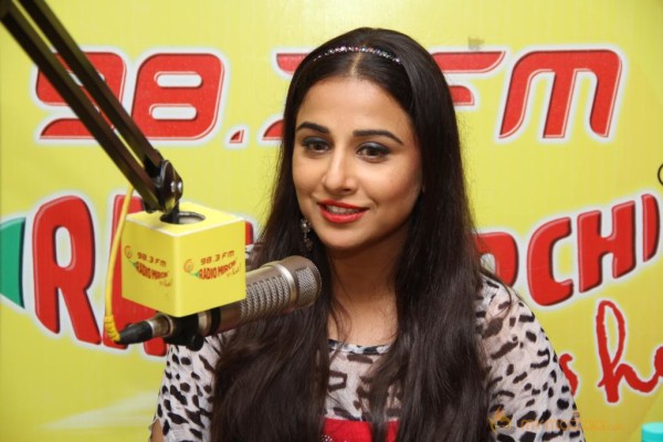  Vidya Balan & Emraan At Radio Mirchi studio  