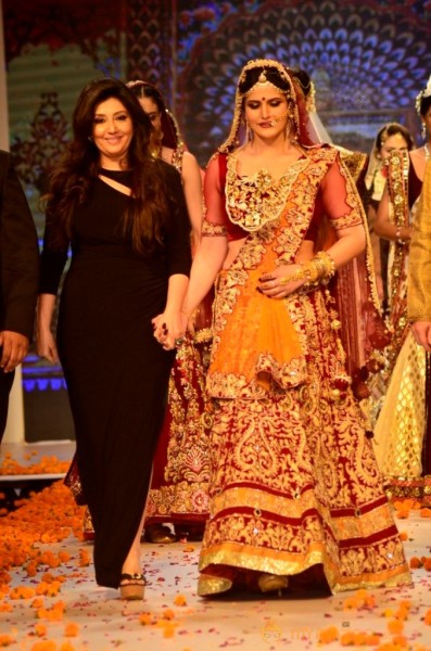 Zareen Khan at Iigj At Iijw 2014