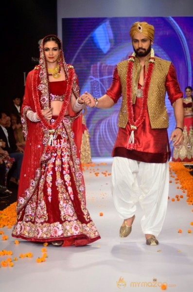 Zareen Khan at Iigj At Iijw 2014