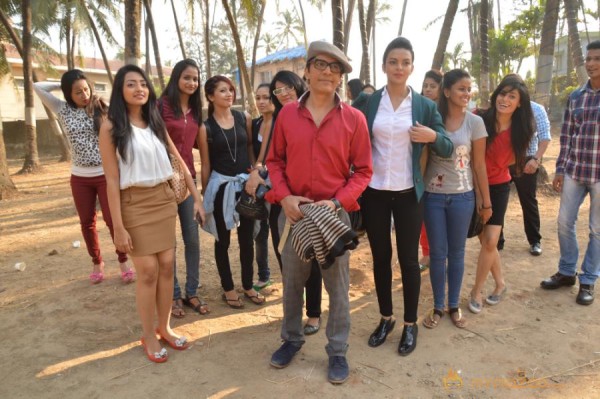 Gun Pe Done Movie Onlocation Photos 