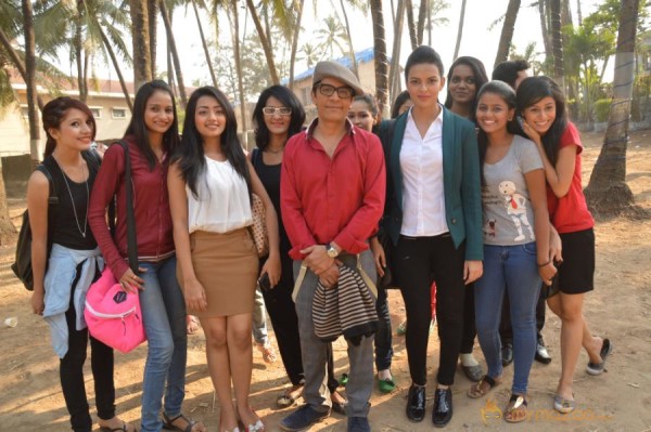 Gun Pe Done Movie Onlocation Photos 