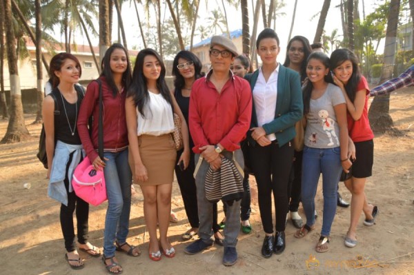 Gun Pe Done Movie Onlocation Photos 