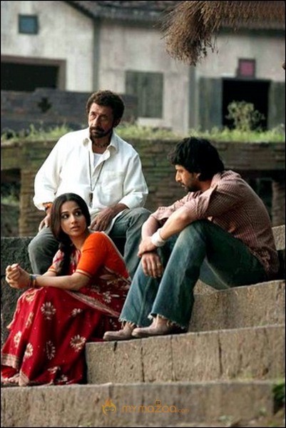 Ishqiya Movie Stills