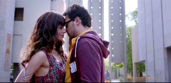 Kangana Ranaut Hot Kissing Scene Photos