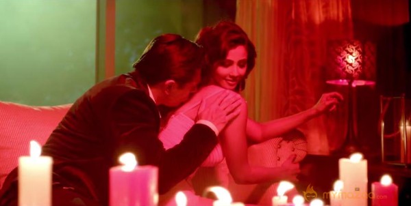 Karan Singh romance with Daisy Shah hot photos