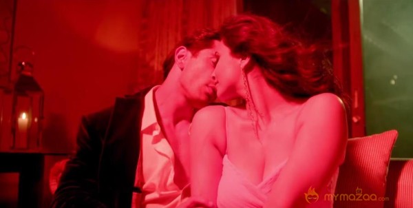 Karan Singh romance with Daisy Shah hot photos