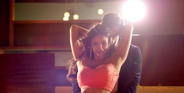 Karan Singh romance with Daisy Shah hot photos