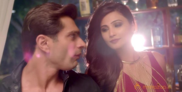 Karan Singh romance with Daisy Shah hot photos