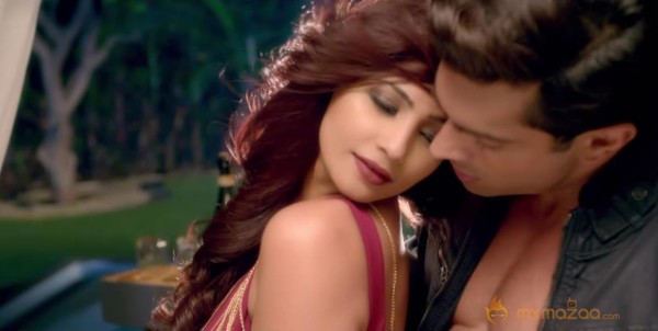 Karan Singh romance with Daisy Shah hot photos