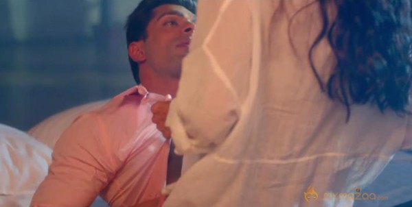 Karan Singh romance with Daisy Shah hot photos