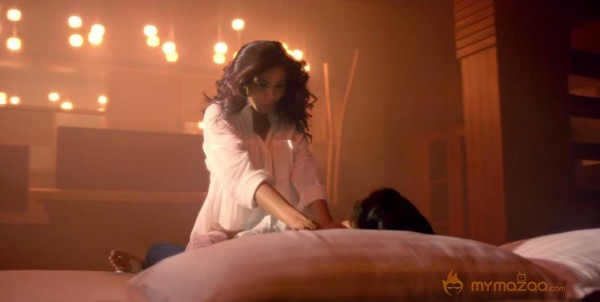 Karan Singh romance with Daisy Shah hot photos