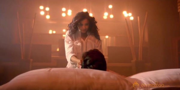 Karan Singh romance with Daisy Shah hot photos