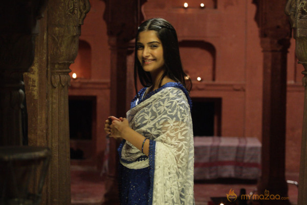 Raanjhanaa Movie Stills 