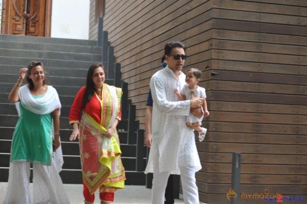 Imran Khan Celebrates Eid with Family Photos 