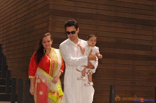 Imran Khan Celebrates Eid with Family Photos 