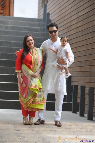 Imran Khan Celebrates Eid with Family Photos 