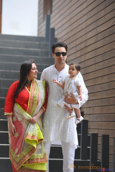 Imran Khan Celebrates Eid with Family Photos 