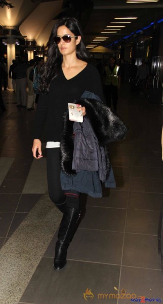 Katrina Kaif Snapped at Airport Photos 