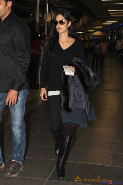 Katrina Kaif Snapped at Airport Photos 