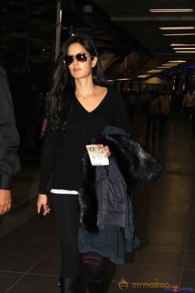 Katrina Kaif Snapped at Airport Photos 