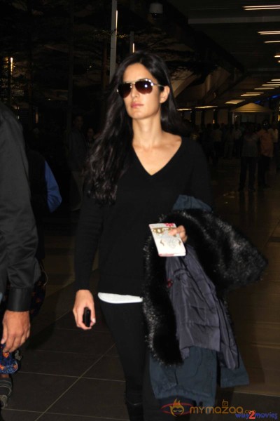 Katrina Kaif Snapped at Airport Photos 