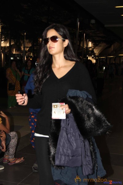 Katrina Kaif Snapped at Airport Photos 