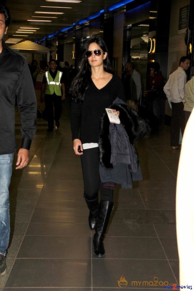 Katrina Kaif Snapped at Airport Photos 