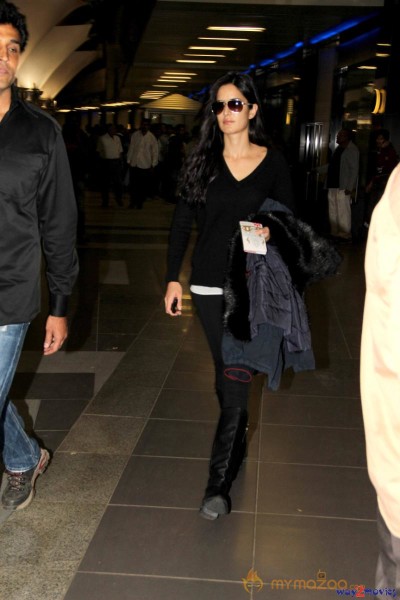 Katrina Kaif Snapped at Airport Photos 