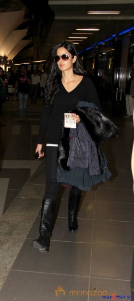 Katrina Kaif Snapped at Airport Photos 