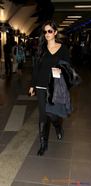 Katrina Kaif Snapped at Airport Photos 