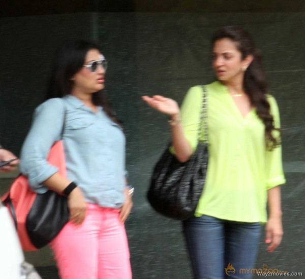 Salman Khan Snapped Photos on the eve of Rakhi 