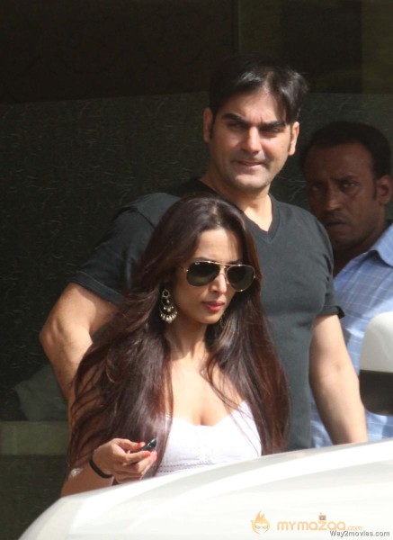 Salman Khan Snapped Photos on the eve of Rakhi 