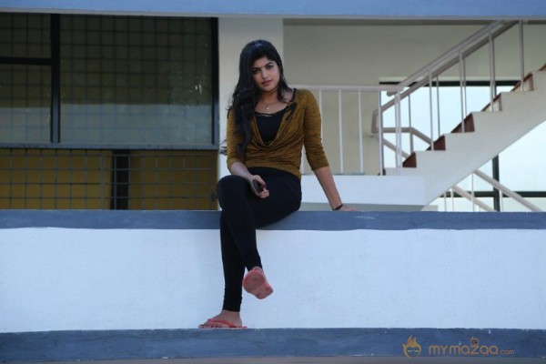 Actress Naina Sarvaar Latest Stills