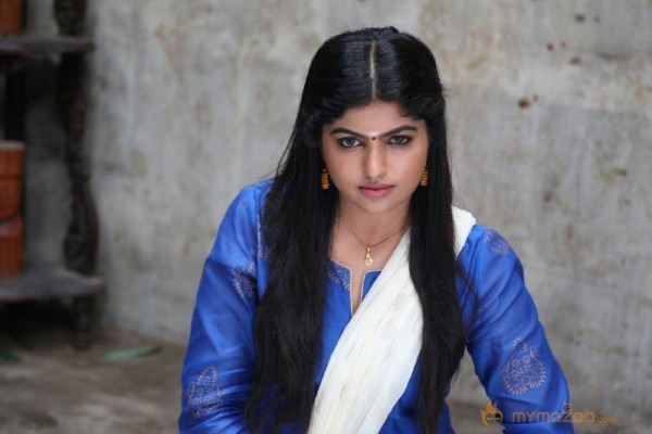 Actress Naina Sarvaar Latest Stills