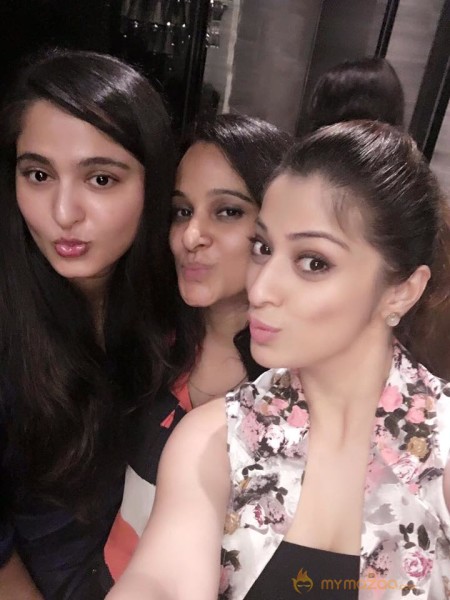 Anushka selfie and Raai Lakshmi Rai Selfi Pics