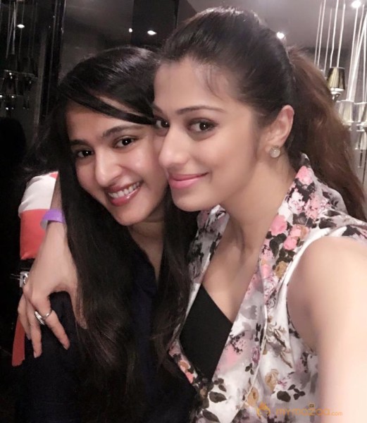 Anushka selfie and Raai Lakshmi Rai Selfi Pics