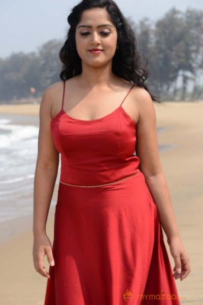 Divya Singh Hot Photos