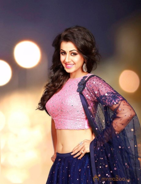 Nikki Galrani ‏