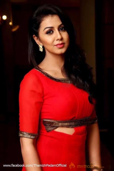 Nikki Galrani ‏