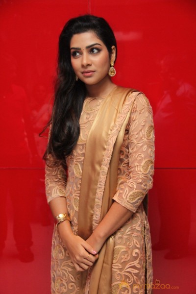 Pichaikaaran Fame Satna Titus Latest Images