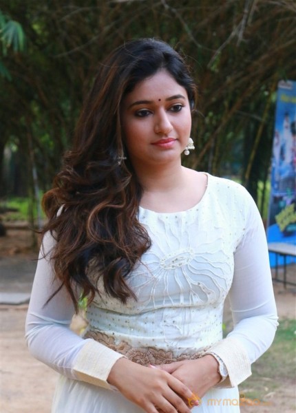 Poonam Bajwa's Muthina Kathirika Movie Still